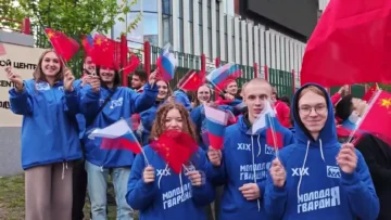 RAWResidents+in+Moscow+Welcome+Xi+Jinpings+Arrival